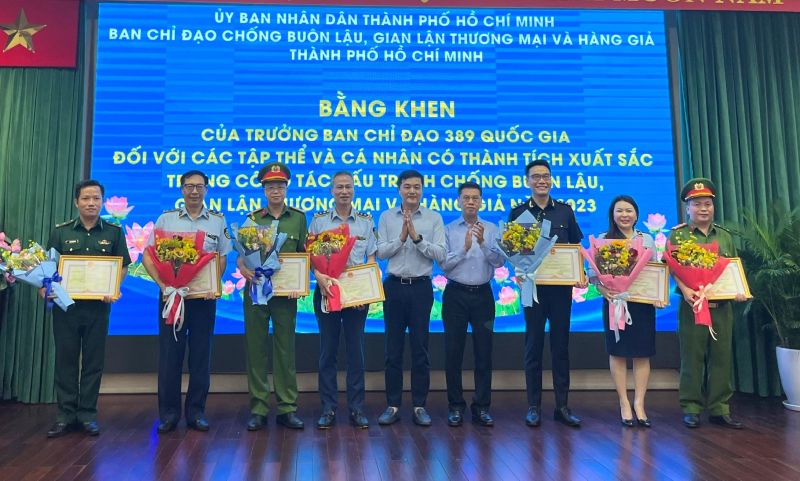 Các tập thể, cá nhân được khen thưởng vì có thành tích xuất sắc trong công tác năm 2023