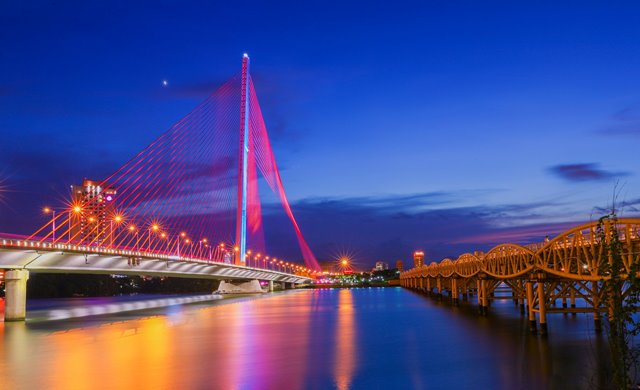 Cầu Nguyễn Văn Trỗi song hành cùng cây cầu Trần Thị Lý . Ảnh Huỳnh Sơn