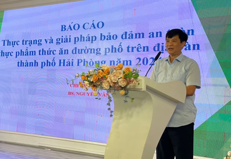 Ông Nguyễn Văn Toản - Chi Cục trưởng, Chi cục An toàn vệ sinh thực phẩm Hải Phòng báo cáo taị hội nghị