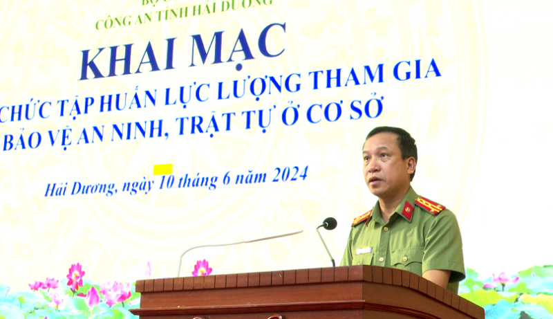 Đại tá Lê Đức Thành, Phó Giám đốc Công an tỉnh phát biểu tại lớp tập huấn.