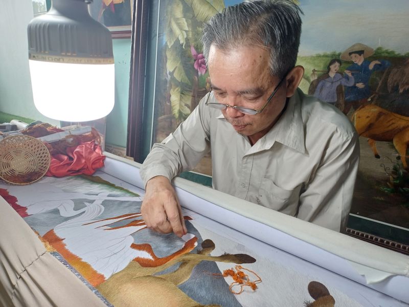 Xúc động câu chuyện nghệ nhân Nguyễn Cao Bính gìn giữ tinh hoa nghề thêu tay truyền thống