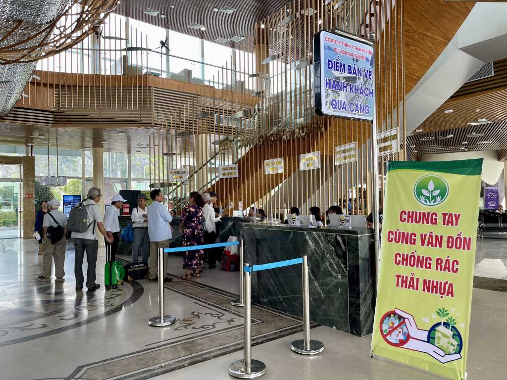 Huyện Vân Đồn: Giảm thiểu rác thải nhựa trong phát triển du lịch