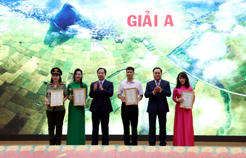 Các tác giả được trao giải A tại Giải Báo chí tỉnh Lạng Sơn lần thứ IV năm 2024