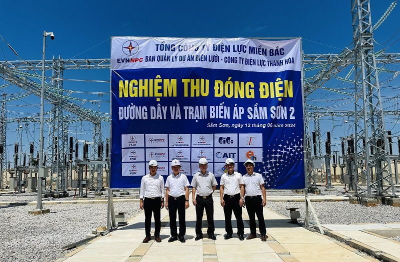 Lãnh đạo EVNNPC và lãnh đạo BA1 cùng các đơn vị liên quan tại lễ đóng điện Trạm biến áp 110kV Sầm Sơn 2 thuộc dự án Đường dây và TBA 110kV Sầm Sơn 2