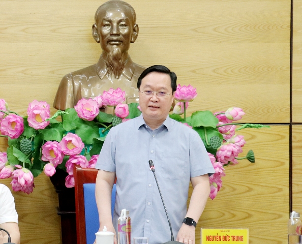 Chủ tịch UBND tỉnh Nguyễn Đức Trung phát biểu tại buổi làm việc.