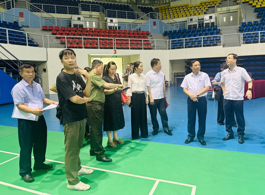 Ban Tổ chức khảo sát tại khu liên hợp thể thao Quảng Ninh.