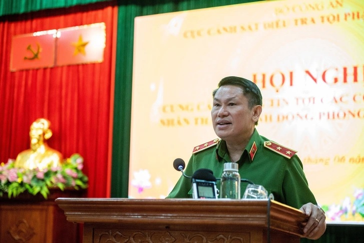 Trung tướng Nguyễn Văn Viện, Cục trưởng C04 thông tin tại hội nghị - Ảnh: DANH TRỌNG.