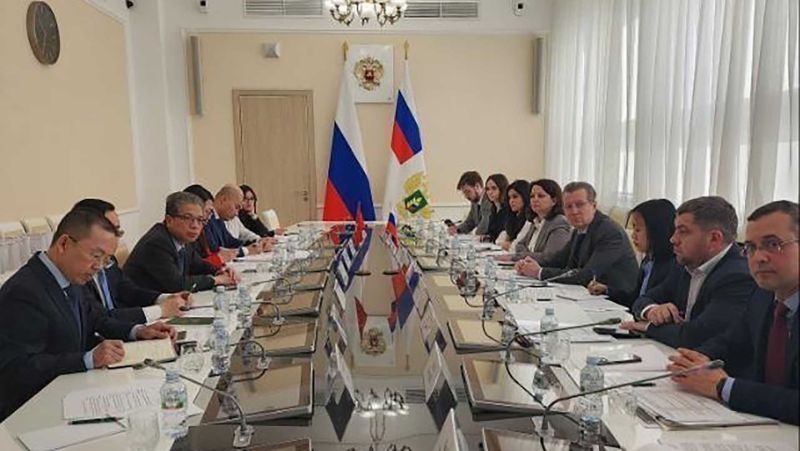 Đại sứ Đặng Minh Khôi gặp Thứ trưởng Nông nghiệp Nga Sergey Levin ngày 2/4. (Nguồn: TTXVN)