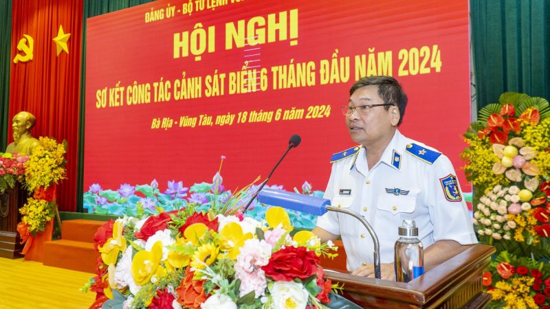 Thiếu tướng Trần Văn Xuân, Phó Chính ủy BTL CSB Việt Nam phát biểu chỉ đạo tại hội nghị.