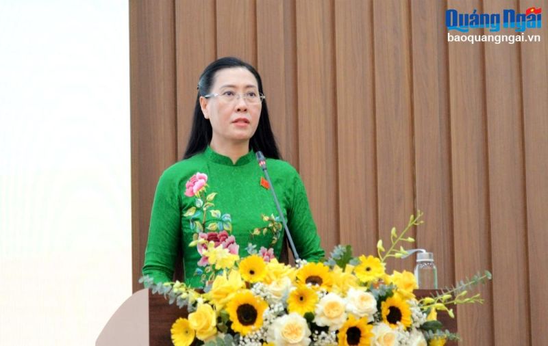 Ủy viên Trung ương Đảng, Bí thư Tỉnh ủy, Chủ tịch HĐND tỉnh Quảng Ngãi Bùi Thị Quỳnh Vân phát biểu bế mạc kỳ họp.