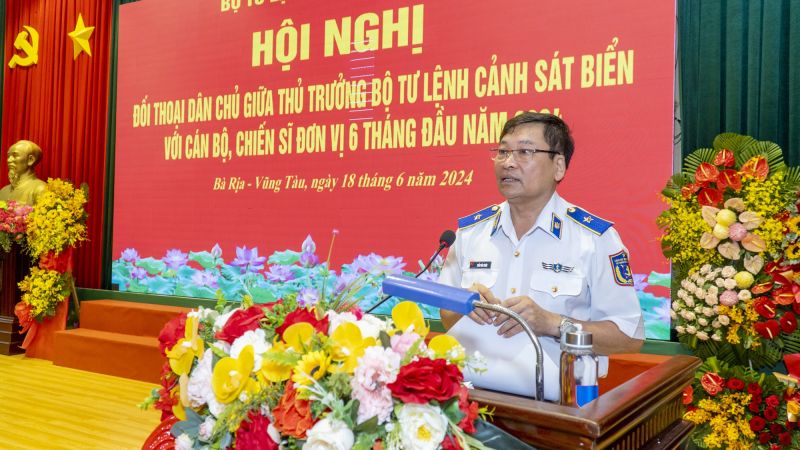 Thiếu tướng Trần Văn Xuân, Phó Chính ủy BTL CSB Việt Nam phát biểu chỉ đạo tại hội nghị.