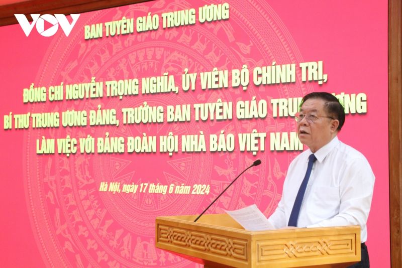 Ông Nguyễn Trọng Nghĩa phát biểu.