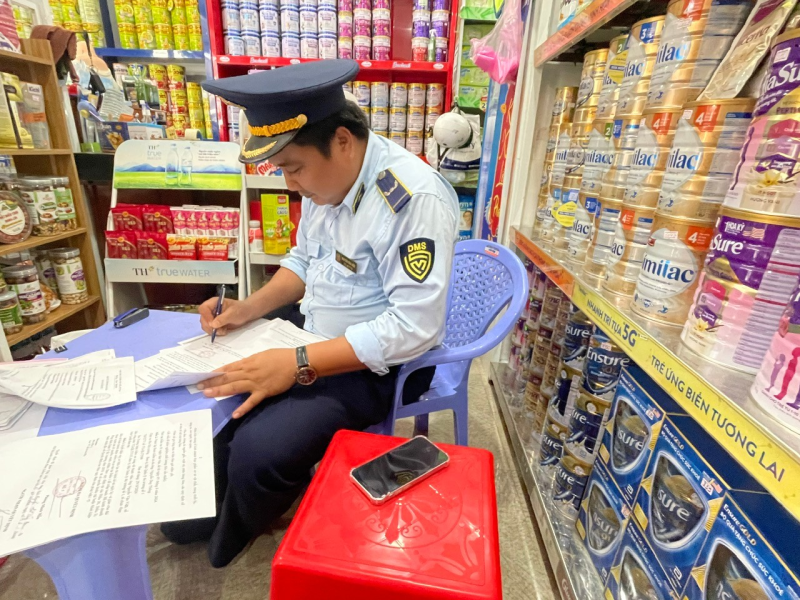 Tiền Giang xử phạt 09 cơ sở kinh doanh thực phẩm nhập lậu