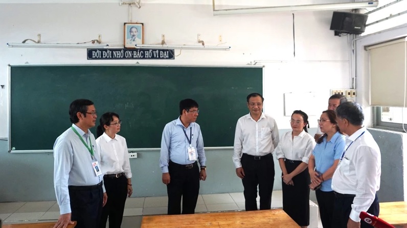 Thứ trưởng Giáo dục và Đào tạo Nguyễn Văn Phúc kiểm tra công tác chuẩn bị kỳ thi tốt nghiệp trung học phổ thông năm 2024.