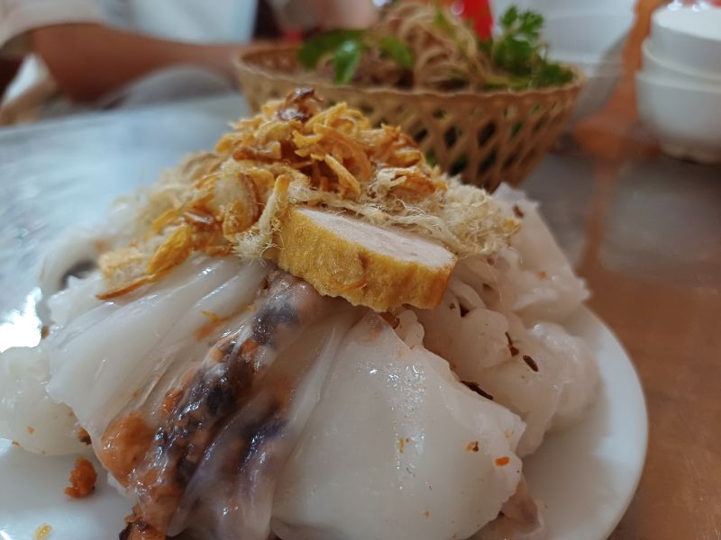 Thưởng thức Bánh cuốn nhân tôm - Đặc sản miền biển thị trấn Diêm Điền