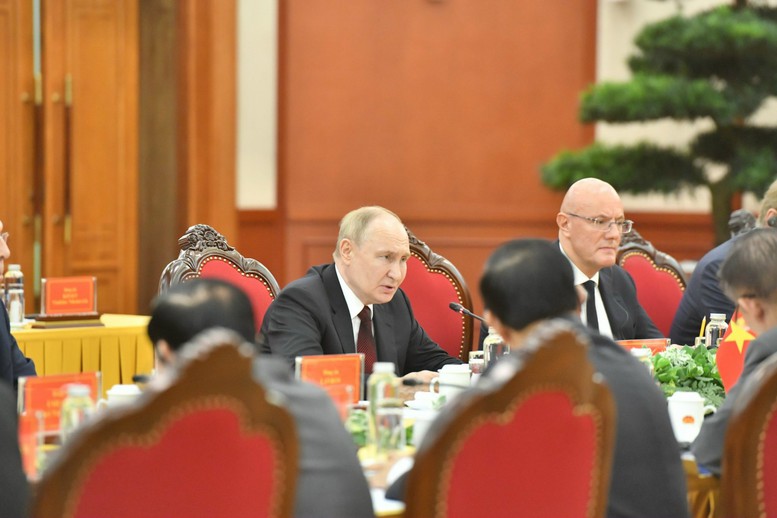 Tổng thống Vladimir Putin đánh giá cao những thành tựu to lớn mà Việt Nam đã đạt được sau gần 40 năm thực hiện công cuộc Đổi mới do Đảng Cộng sản Việt Nam lãnh đạo, đứng đầu là Tổng Bí thư Nguyễn Phú Trọng - Ảnh: VGP/Nhật Bắc