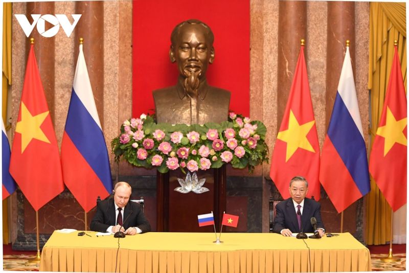 Chủ tịch nước Tô Lâm và Tổng thống Putin chủ trì cuộc họp báo chung.