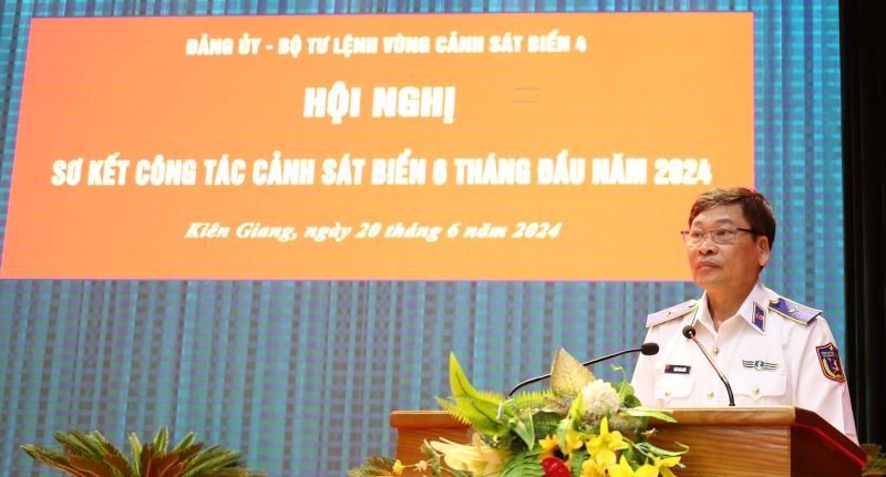 Thiếu tướng Trần Văn Xuân - Ủy viên Ban Thường vụ Đảng ủy, Phó Chính ủy Cảnh sát biển Việt Nam phát biểu chỉ đạo tại hội nghị