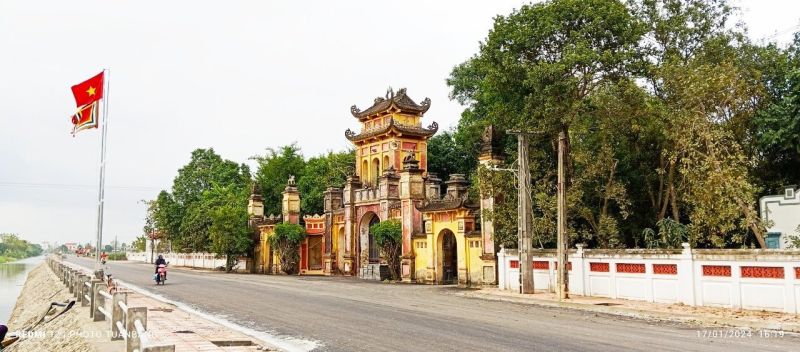 Trục đường nhựa thênh thang trước Di tích lịch sử văn hoá cấp tỉnh Đền Vua Rộc Trục đường nhựa thênh thang trước Di tích lịch sử văn hoá cấp tỉnh Đền Vua Rộc