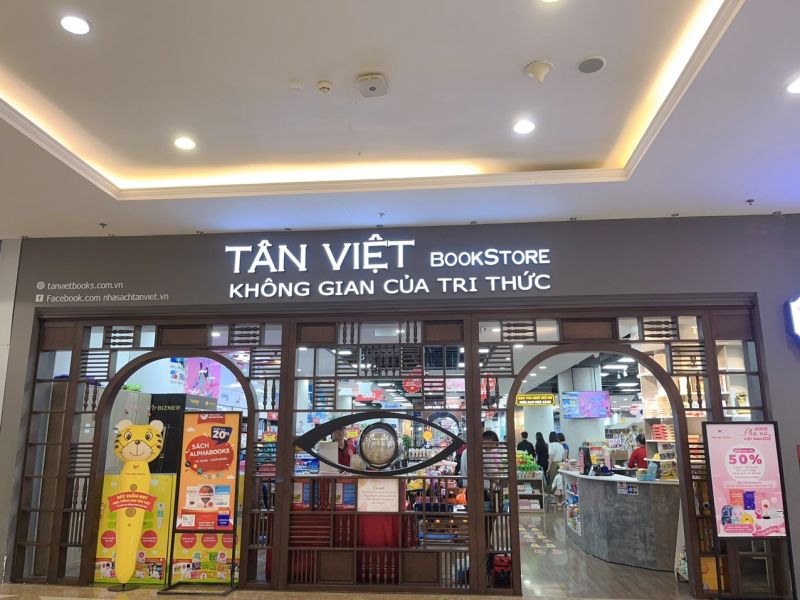 Nhà sách Tân Việt cơ sở tại Vincom Royal City, Thanh Xuân, Hà Nội