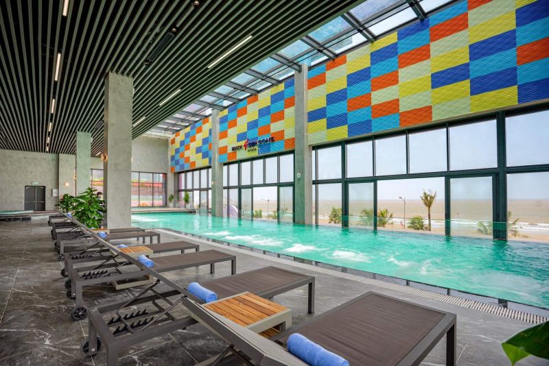 Bơi thỏa thích tại bể bơi 4 mùa tại Ibiza Party Center