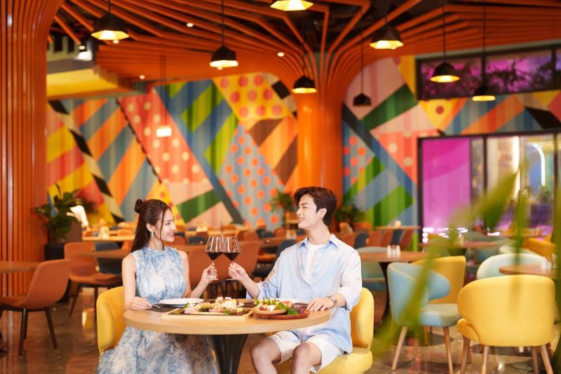 Thưởng thức bữa tối lãng mạn tại nhà hàng Ibiza