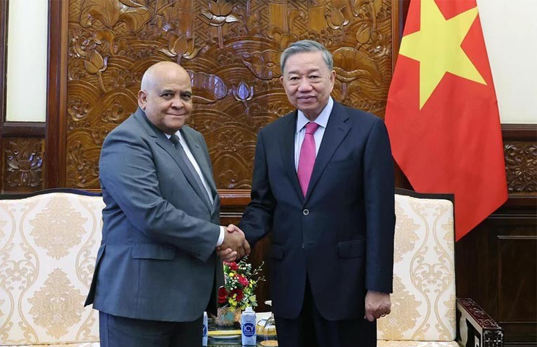 Việt Nam hết sức coi trọng mối quan hệ truyền thống đặc biệt với Cuba