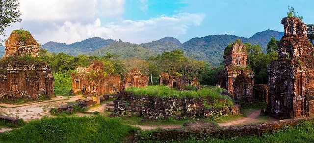 Khu di tích Mỹ Sơn, thuộc xã Duy Phú, huyện Duy Xuyên (tỉnh Quảng Nam) là một quần thể kiến trúc nổi tiếng nhất của người Chăm Pa ở nước ta.