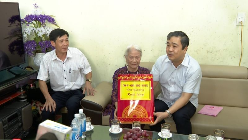 Quyết định của Chủ tịch nước về việc tặng quà Ngày Thương binh - Liệt sĩ