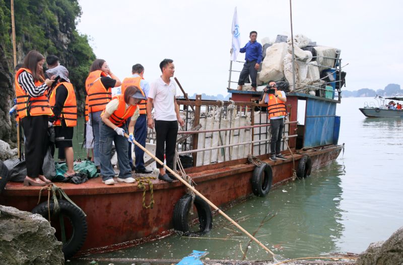 Người làm báo Quảng Ninh chung tay bảo vệ môi trường vịnh Hạ Long