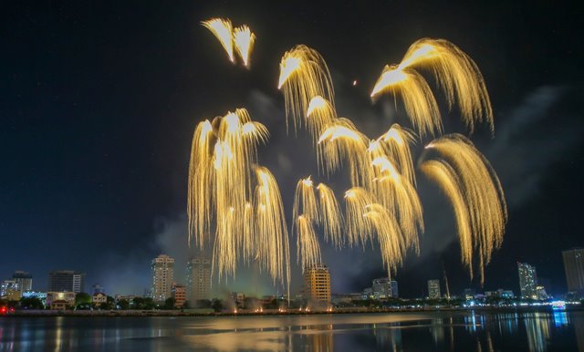 Cuộc chạm trán đầy kịch tính giữa “đế chế”pháo hoa Trung Quốc và cựu vô địch Phần Lan