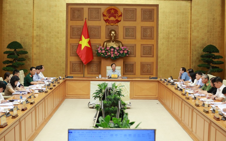 Phó Thủ tướng Trần Hồng Hà đề nghị Bộ Xây dựng khẩn trương tiếp thu, rà soát, hoàn thiện dự thảo các nghị định quy định, hướng dẫn thi hành Luật Nhà ở, trình Thủ tướng Chính phủ đúng thời hạn - Ảnh: VGP/Minh Khôi