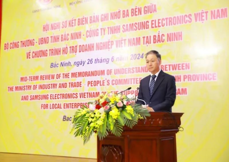 Ông Kim Tea Hoon - Phó Tổng Giám đốc phụ trách Trung tâm mua hàng Samsung Việt Nam phát biểu tại sự kiện.