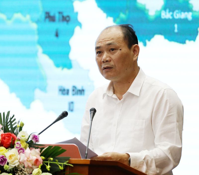 Ông Nguyễn Văn Phương, Phó Giám đốc Sở Nội vụ báo cáo kết quả thực hiện các chỉ số PAR Index, PAPI, SIPAS của tỉnh. Ông Nguyễn Văn Phương, Phó Giám đốc Sở Nội vụ báo cáo kết quả thực hiện các chỉ số PAR Index, PAPI, SIPAS của tỉnh.