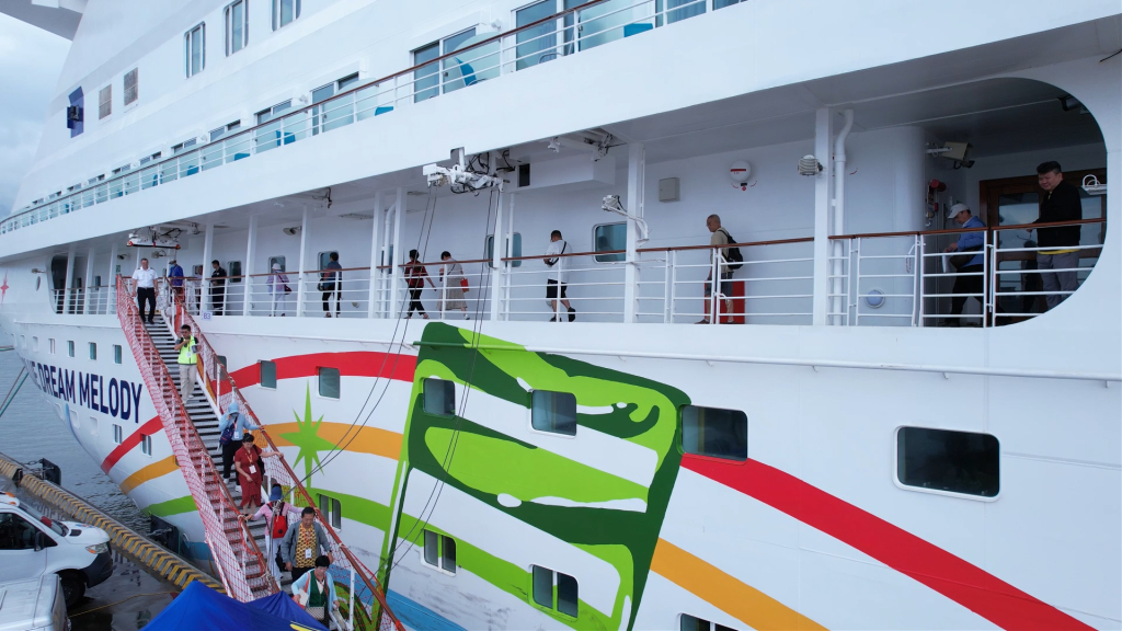 Từ đầu năm đến nay, Quảng Ninh đón khoảng 50 chuyến tàu biển quốc tế mang theo 40.000 lượt khách du lịch đến từ các thị trường Mỹ, châu Âu, Trung Quốc.
