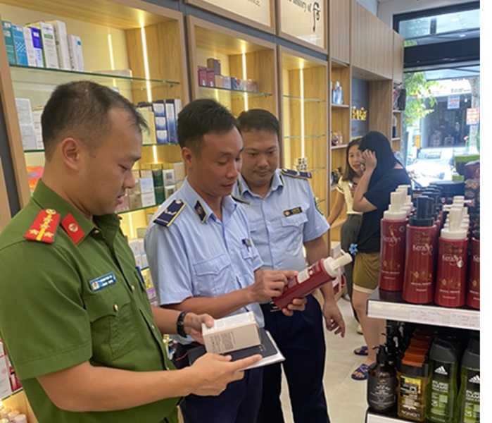 Lực lượng chức năng tỉnh Hưng yên thu giữ nhiều sản phẩm mỹ phẩm nhập lậu