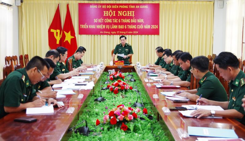 Thượng tá Nguyễn Văn Hiệp, Bí thư Đảng ủy, Chính ủy BĐBP tỉnh kết luận tại Hội nghị