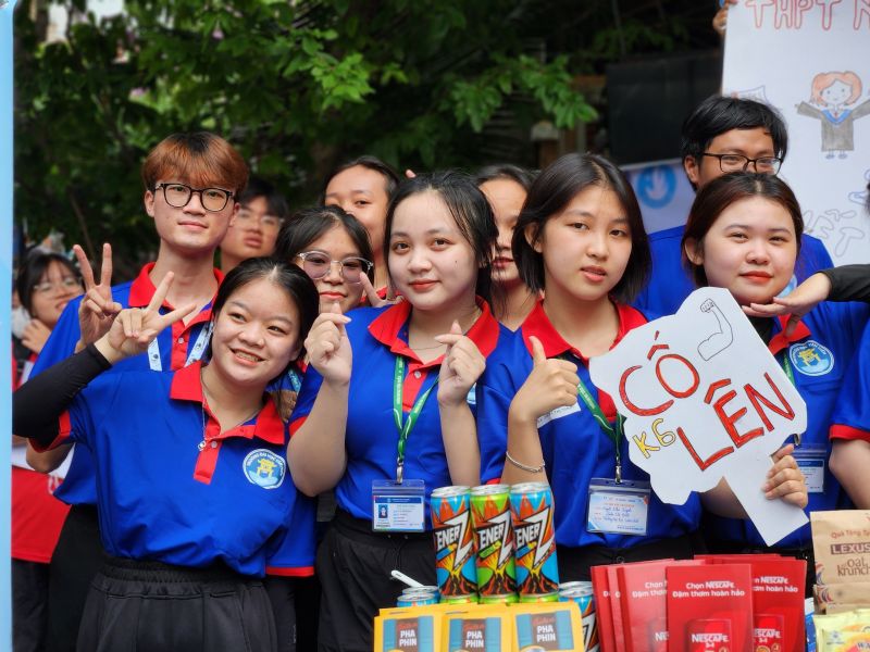Tại tất cả các điểm thi trên địa bàn TP. Hồ Chí Minh thí sinh đều nhận được sự hỗ trợ của các đội tình nguyện 