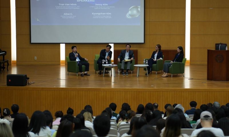 Diễn đàn hướng nghiệp thanh niên Beyond do Hội sinh viên Việt Nam tại ba trường Đại học Yonsei, Seoul National và Korea phối hợp với Đại sứ quán Việt Nam tại Hàn Quốc tổ chức ngày 28/4, tại Seoul. (Nguồn: BTC)