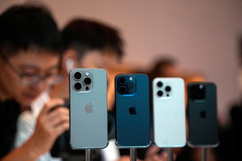 Doanh số iPhone ở Trung Quốc bắt đầu phục hồi vào khoảng tháng 3 và tăng vọt hơn 50% trong tháng 4. (Nguồn: Reuters)