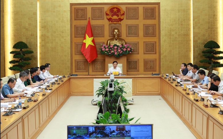 Phó Thủ tướng Trần Hồng Hà yêu cầu có chế tài xử lý trường hợp cố tình đưa hồ sơ mời thầu với các yêu cầu có thể hạn chế sự tham gia của nhà thầu - Ảnh: VGP/Minh Khôi
