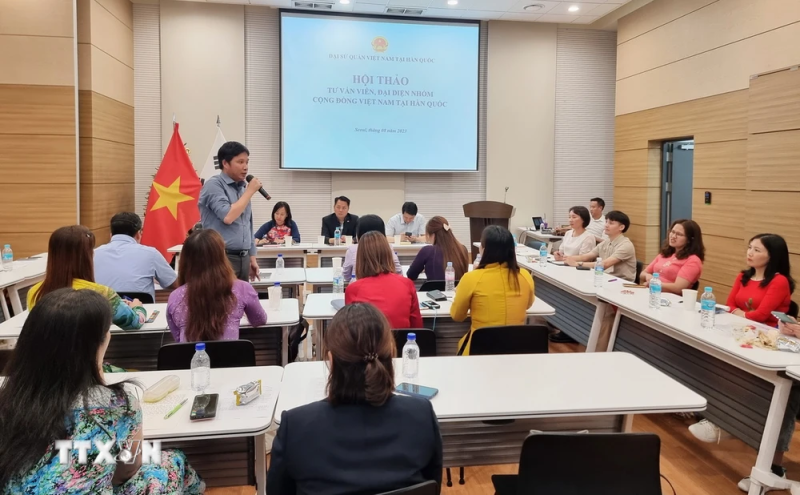 Ông Đoàn Quang Việt, Quản trị viên trang điện tử “Hàn Quốc ngày nay”, tham luận tại Hội thảo tư vấn viên, đại diện nhóm cộng đồng Việt Nam tại Hàn Quốc