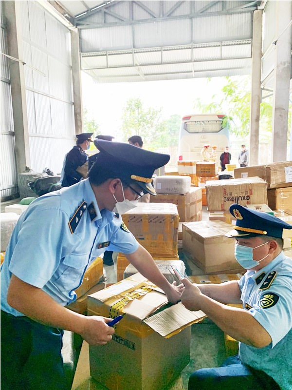 Cục Quản lý Thị trường Thừa Thiên Huế- 6 tháng đầu năm xử lý sai phạm chủ yếu là Thương mại điện tử…