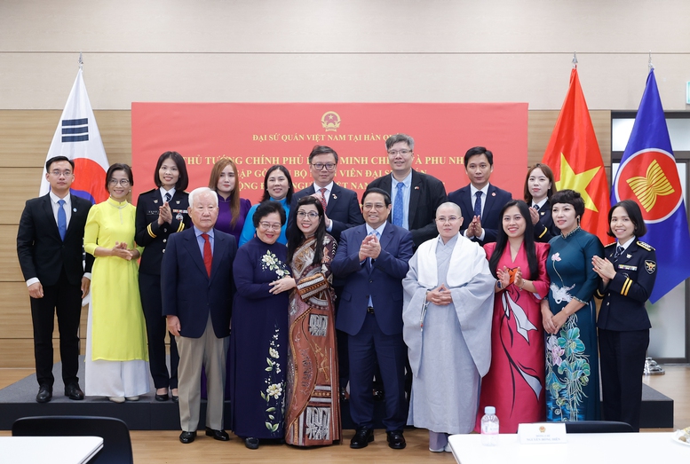 Thay mặt Chính phủ, Thủ tướng ghi nhận cộng đồng người Việt Nam tại Hàn Quốc đã có những đóng góp lớn với chất lượng cao cho Tổ quốc và cho quan hệ song phương - Ảnh: VGP/Nhật Bắc