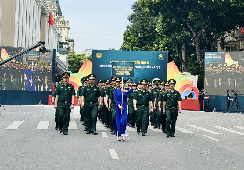 Lực lượng chuyên trách phòng, chống ma túy của Bộ đội Biên phòng tuần hành hưởng ứng Tháng hành động phòng, chống ma túy (tháng 6) năm 2024 - Ảnh: VGP/Hoàng Giang