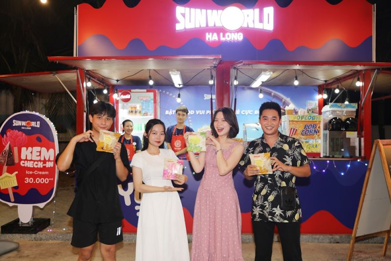 Các gian hàng như Sun World Ha Long hay Yoko Onsen Quang Hanh cũng mang đến những khuyến mãi hấp dẫn chỉ có tại VuiFest Ha Long
