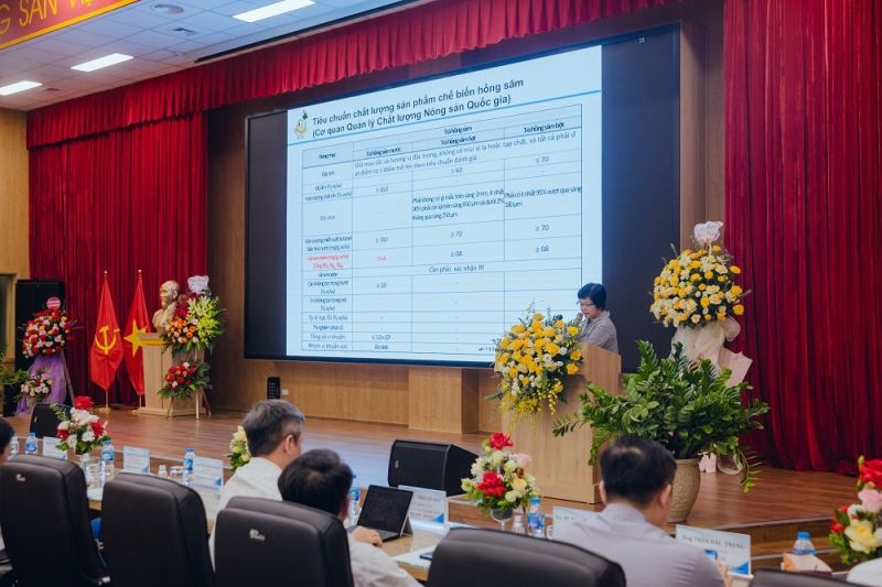 Bà Pyo Mi Kyung thông tin chi tiết về tiêu chuẩn kiểm tra và chất lượng sản phẩm sâm Hàn Quốc.