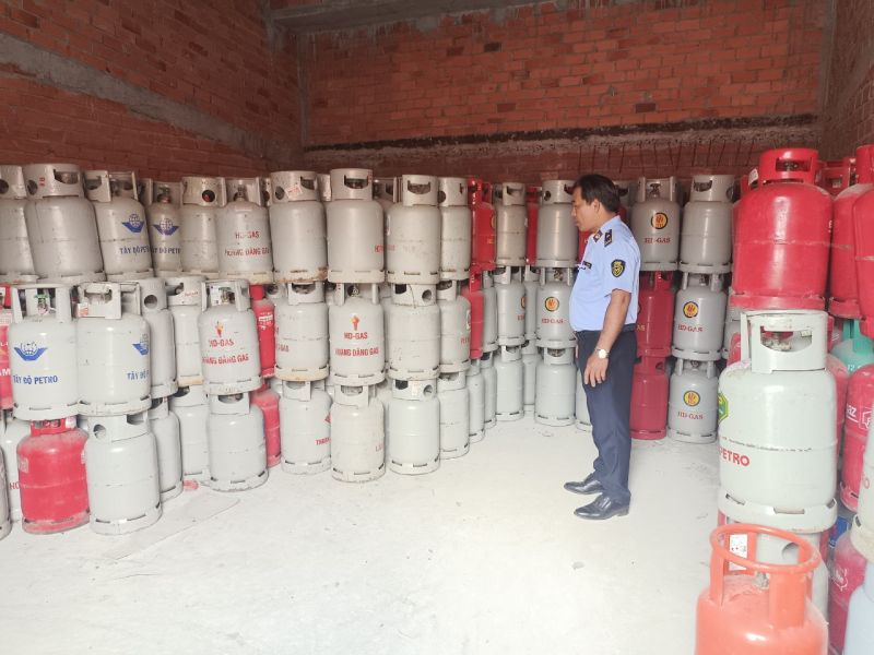Vi phạm về điều kiện trong bán lẻ LPG chai, một hộ kinh doanh bị phạt gần 32 triệu đồng