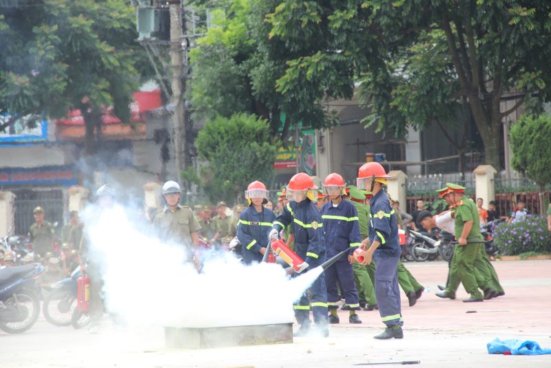 Lực lượng tham gia bảo vệ ANTT cơ sở thành phố Lạng Sơn diễn tập xử lý tình huống