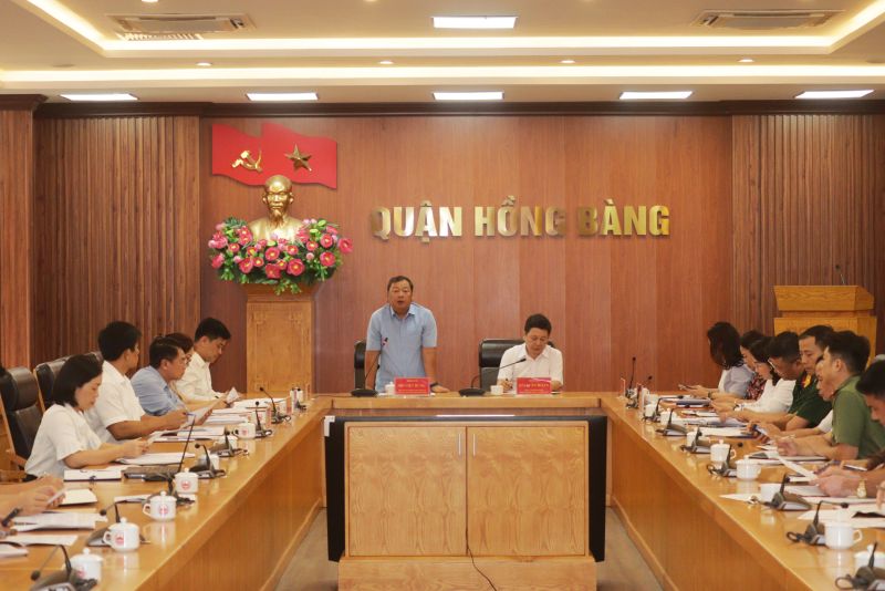 Đồng chí Đỗ Việt Hưng, Phó Bí thư Thường trực Quận ủy, Chủ tịch HĐND quận, Trưởng Ban Chỉ đạo 35 quận Hồng Bàng phát biểu tại Hội nghị.